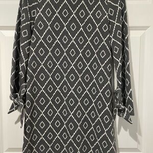 LOFT Gray and white Geometric Long Sleeve Dress